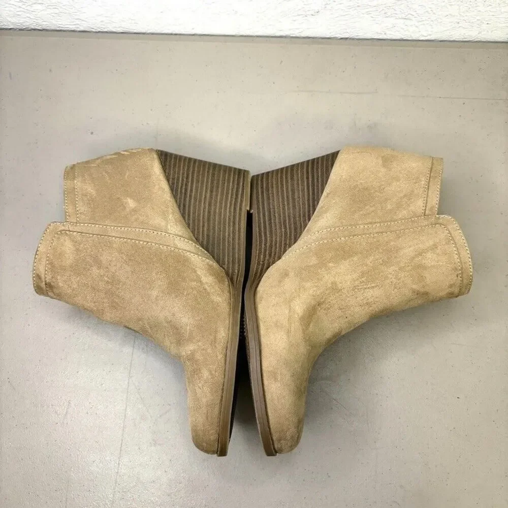 Time and Tru Tan Faux Suede Zip EUC High Wedge Ankle Bootie Size 10 M‎